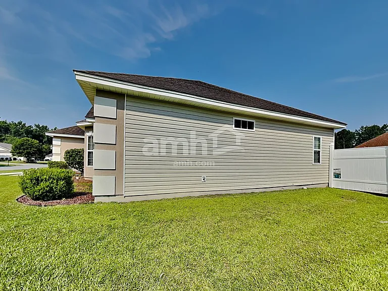 521 Amsonia Cir — Photo 20