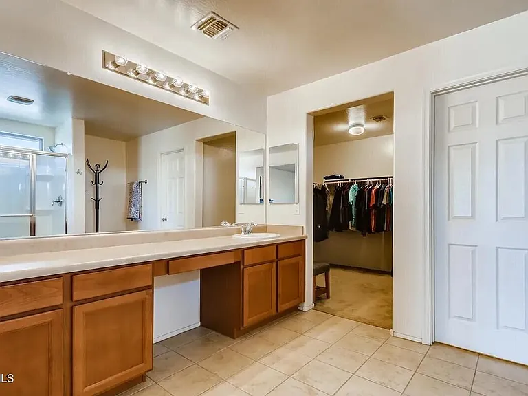 6144 W Freeway Ln — Photo 13