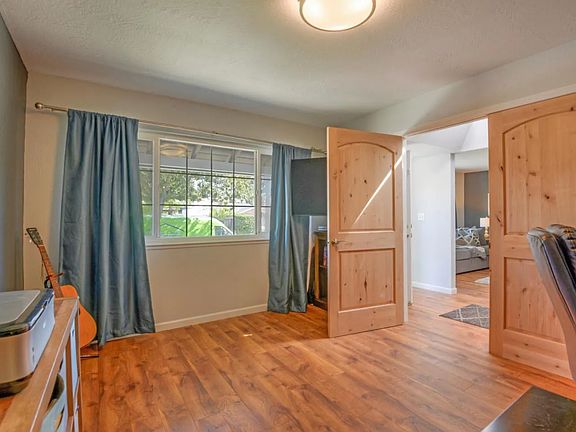 Office / Play Room ( Staged )