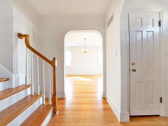 3rd image of 255 Diamond Ave