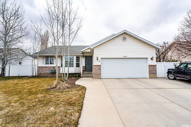 1st image of 11938 S Dynamite Cir