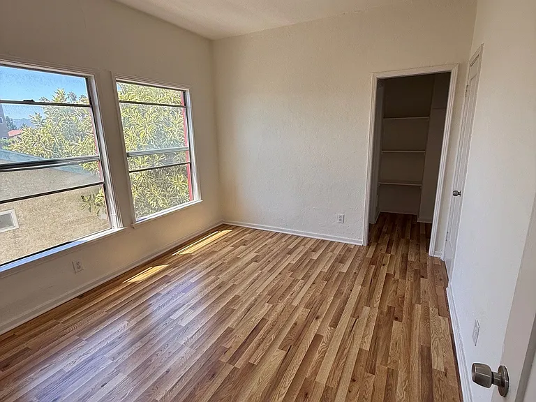 4367 Oakwood Ave #201 — Photo 8