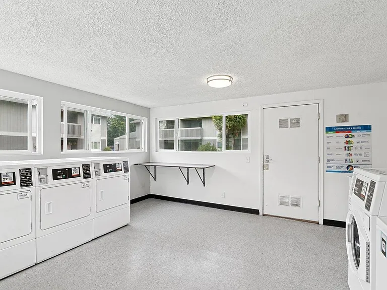 Sequoia Apartments — Photo 16