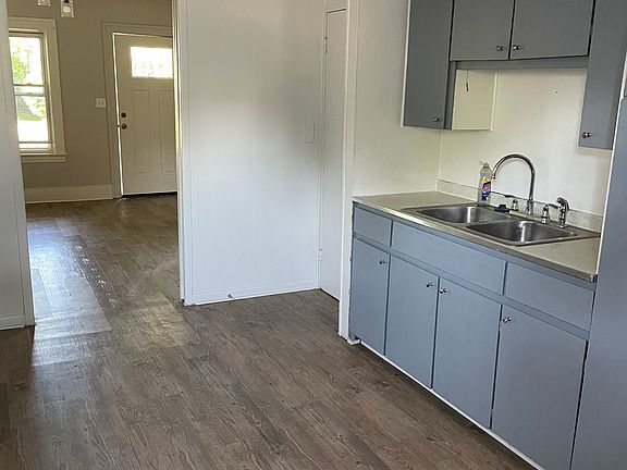 4th image of 1029 Elm St