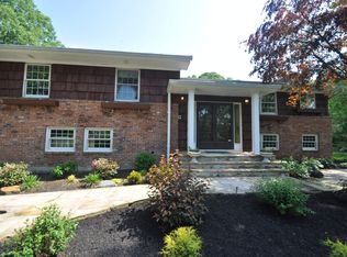 2 Riga Ln, Melville, NY 11747