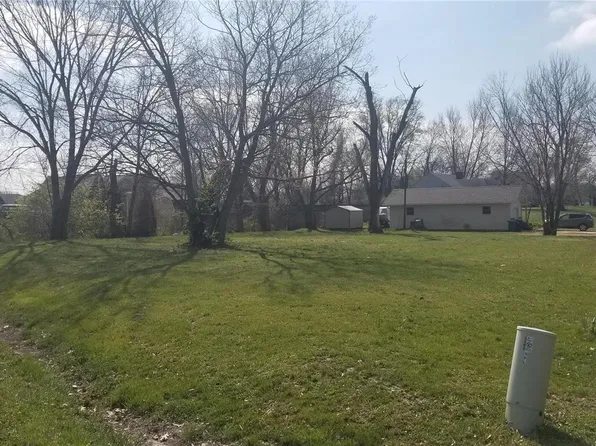 502 Maple Dr, Bethalto, IL 62010