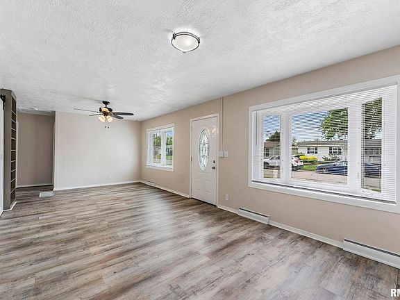 5th image of 1217 S Zenith Ave