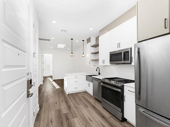 4th image of 82 Ferry St #3