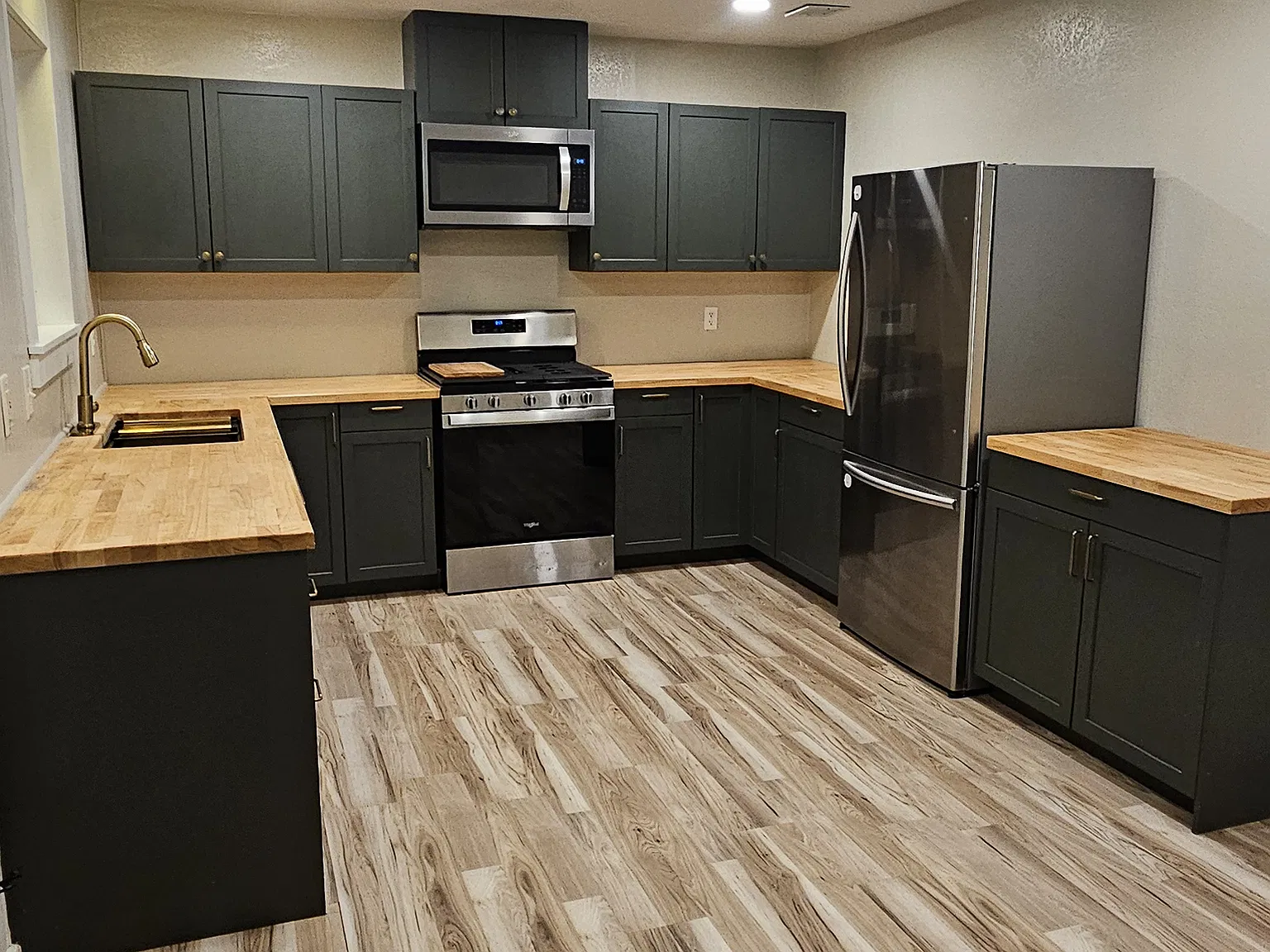 3 bed, 1061 sqft, $1,600 — Photo 2