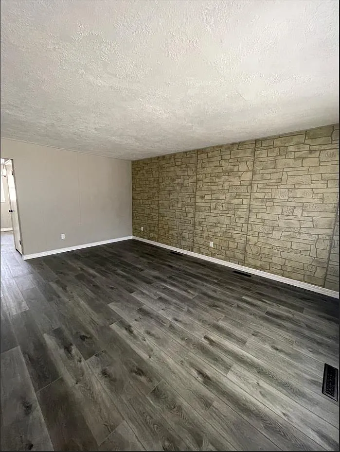 507 Casselman St — Photo 2