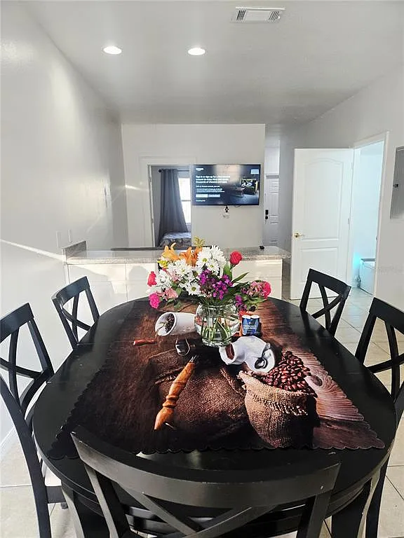 4 bed, 2.0 bath, 1196 sqft, $3,000 — Photo 4