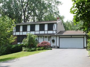 41 Boxwood Ln, Fairport, NY 14450