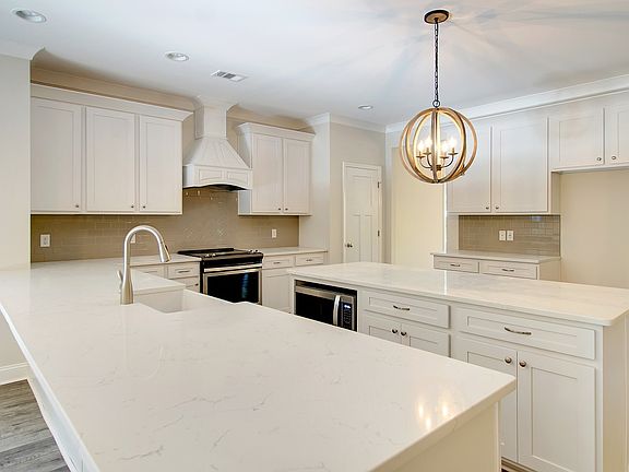 Picture of previously built Colton plan, colors and selections may vary.