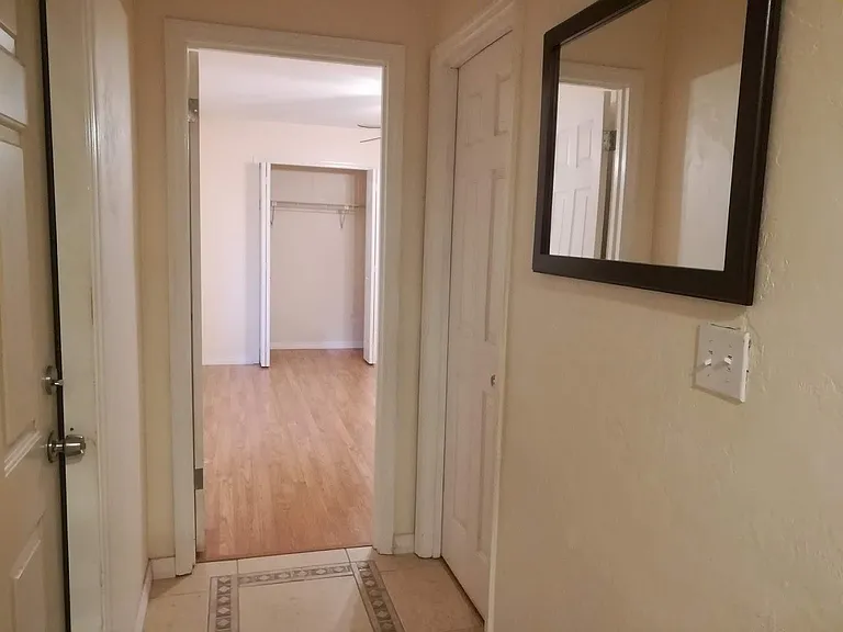 910 SW 56th Ter — Photo 5