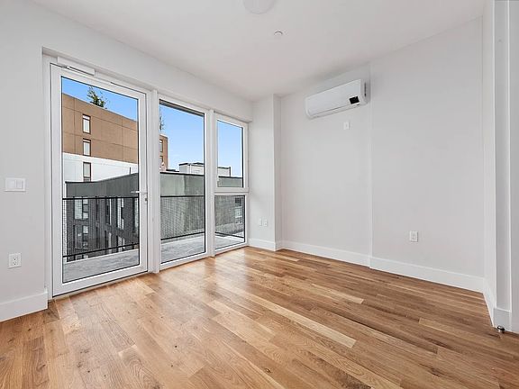 2nd image of 69 Hope St #5D