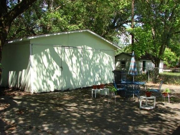 Detached Garage