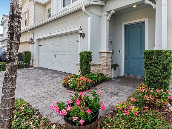 2nd image of 1425 Silk Oak Dr
