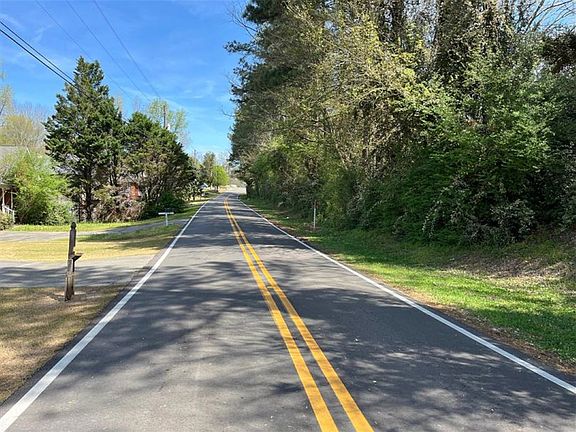 3rd image of 612 Glenn Chapel Rd