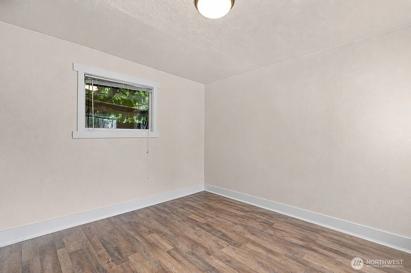 5th image of 926 Pleasant Avenue