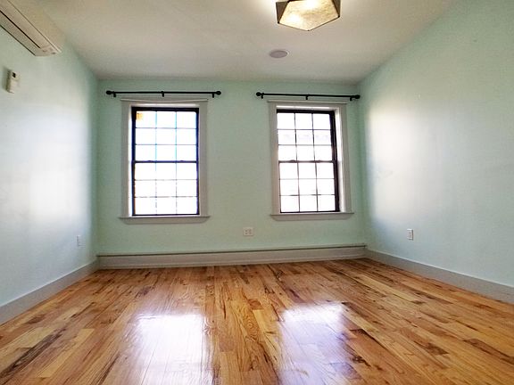 5th image of 631 Throop Ave #5
