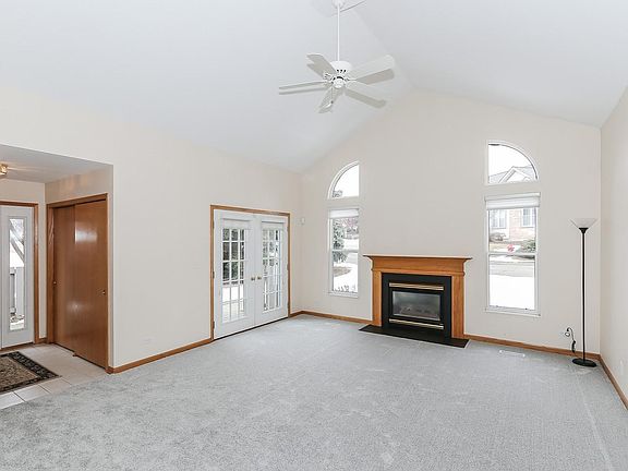 5th image of 146 Canterbury Ct