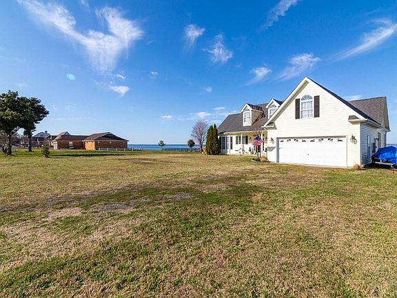 3rd image of 1481 Royal Way