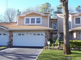 20 Hampshire Ct, Holbrook, NY 11741
