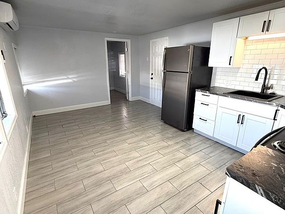 2nd image of 1112 50th Avenue Dr W