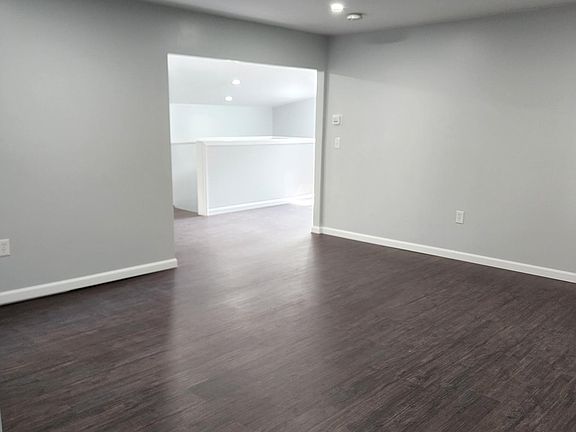 4th image of 1202 Niagara St #2