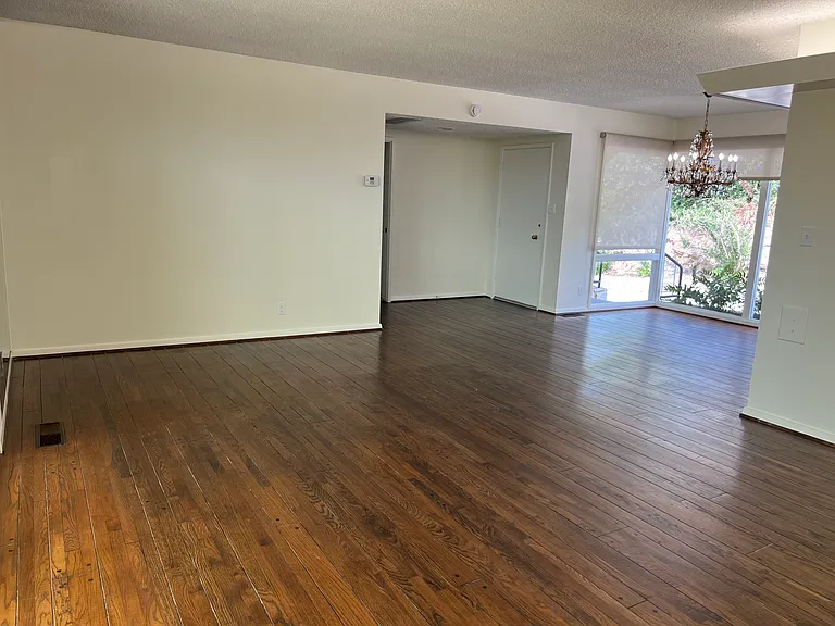 LINING/DINING ROOMS
