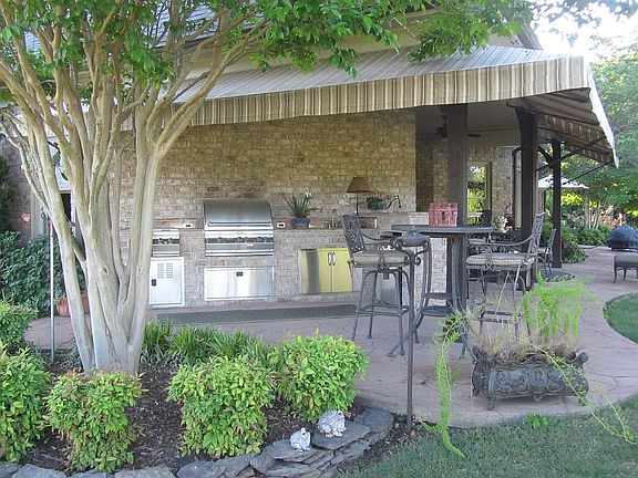 Outdoor Kitchen