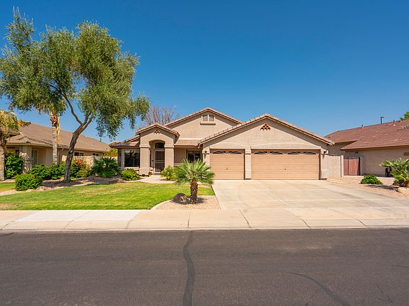 3rd image of 1450 E Carla Vista Dr