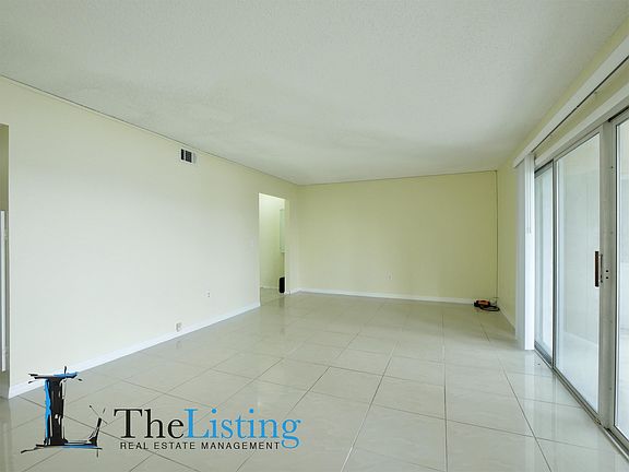 4th image of 4002 Versailles Dr #C