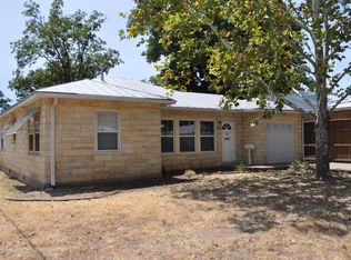 201 W Morse St, Fredericksburg, TX 78624