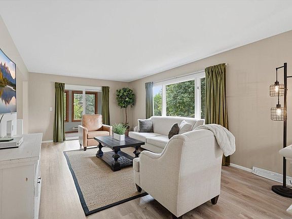 5th image of 832 Bartosh Ln