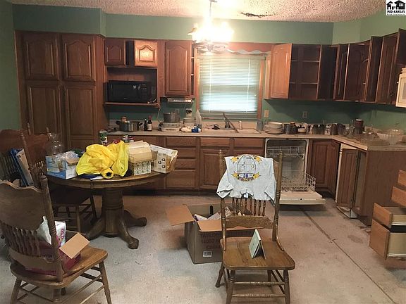 5th image of 207 S Oak St