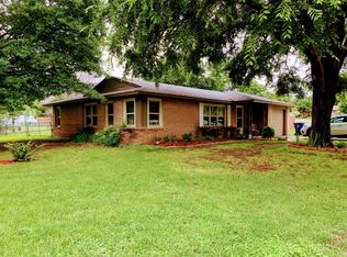 1328 Hillcrest Dr, Graham, TX 76450