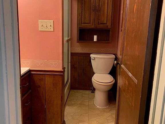 2nd image of 326 Williams Ct
