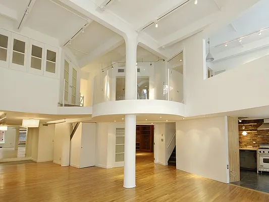 Sold by Sotheby's International Realty | media 11