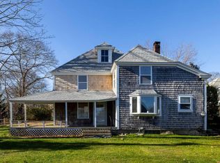 26 Daggett Ave, Tisbury, MA 02568