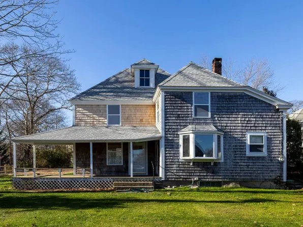 26 Daggett Ave, Tisbury, MA 02568