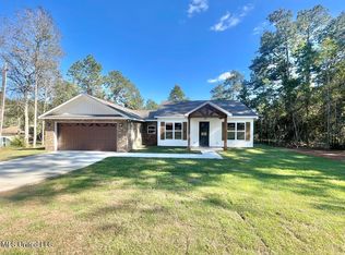 3 Cove Lake Rd, Carriere, MS 39426