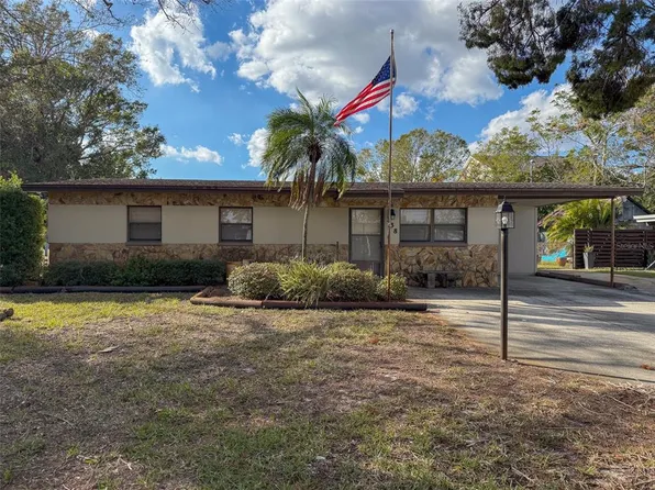 338 Country Club Dr, Oldsmar, FL 34677