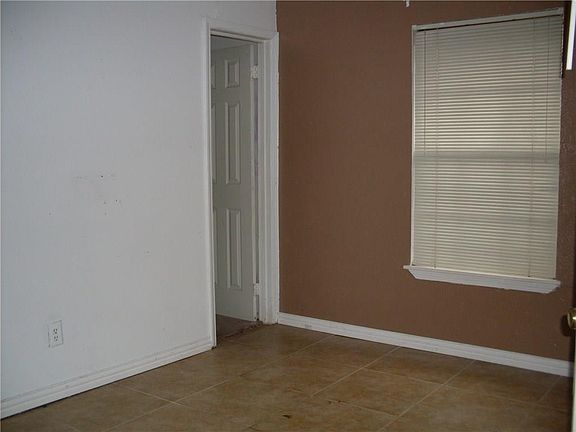 5th image of 2418 Brookdale Dr