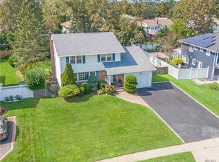 48 Marquette Dr, Smithtown, NY 11787