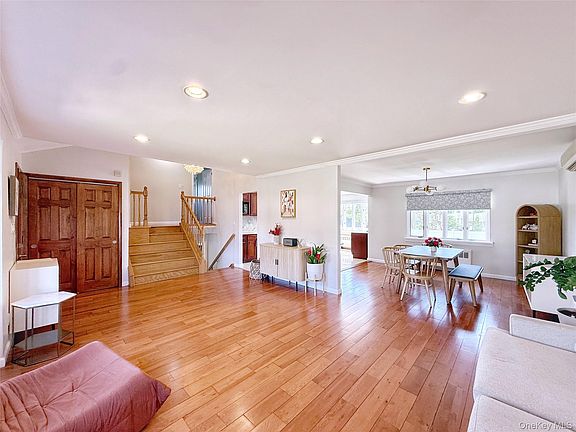 3rd image of 311 Southwood Circle