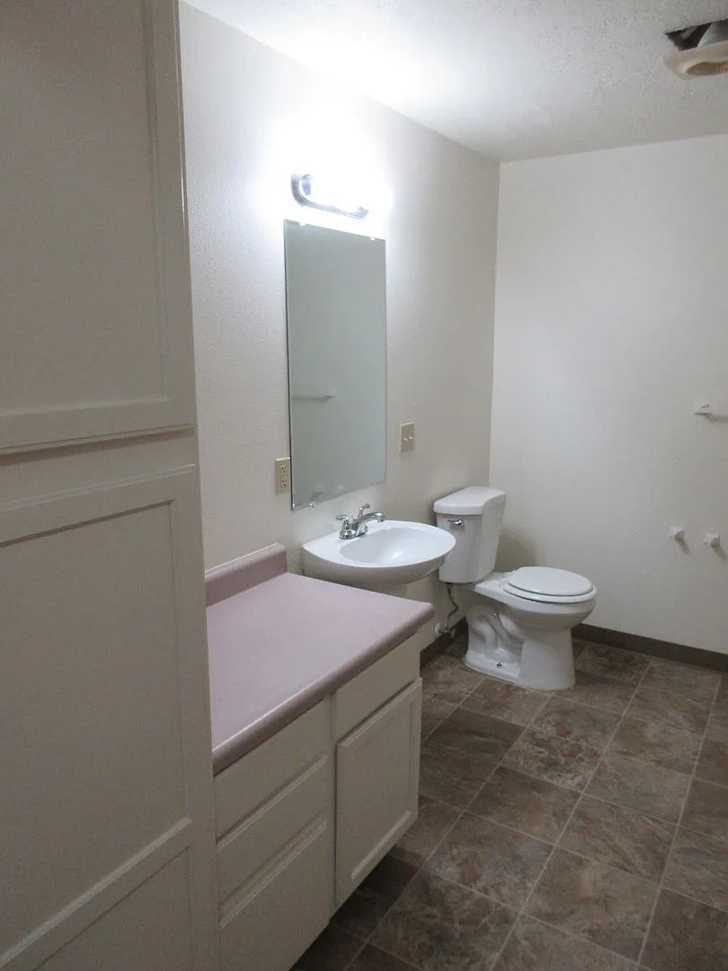 Large Three Bedroom Apartment in West Salem — Photo 3
