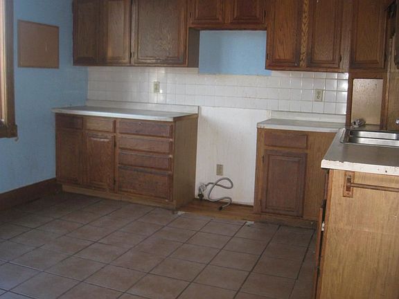 3rd image of 905 S 7th Ave