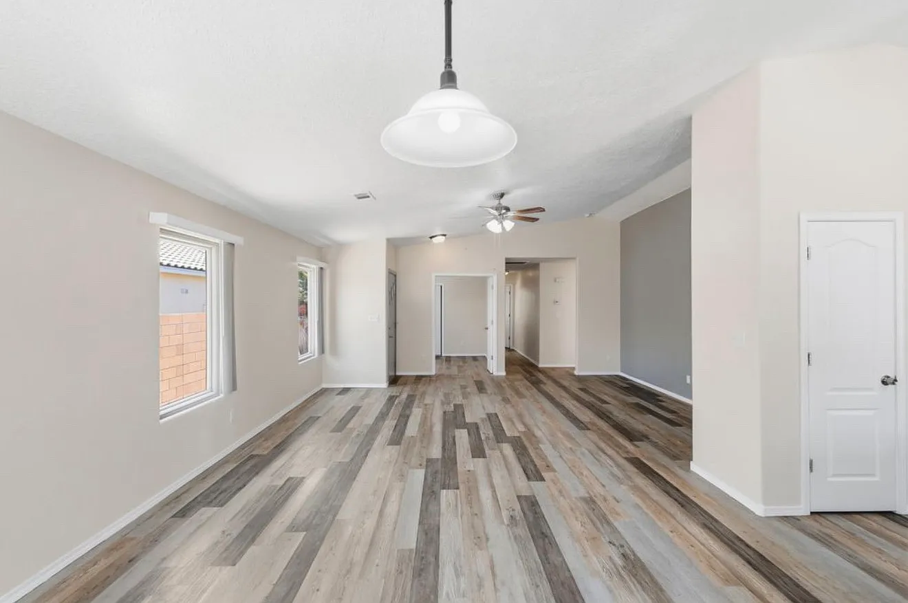 4 bed, 1679 sqft, $2,100 — Photo 2