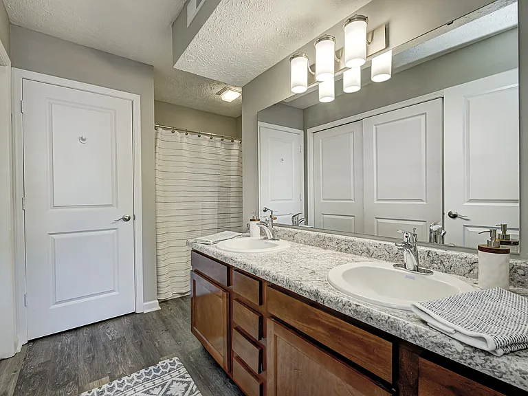 Ivy Knoll Apartments — Photo 21